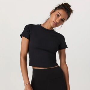 Vuori Pose Fitted Black T-Shirt